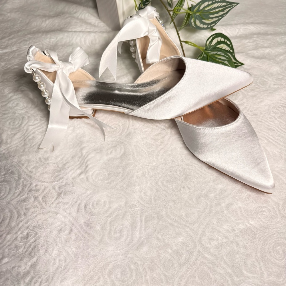 White Satin Pearl Ankle Strap Flats Women’s Size 9 NWT - Picture 10 of 11